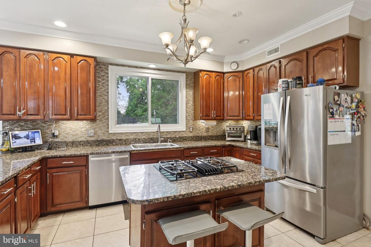 Chandelier, Interior, Kitchen, Recessed Lighting, Stainless Steel Appliances