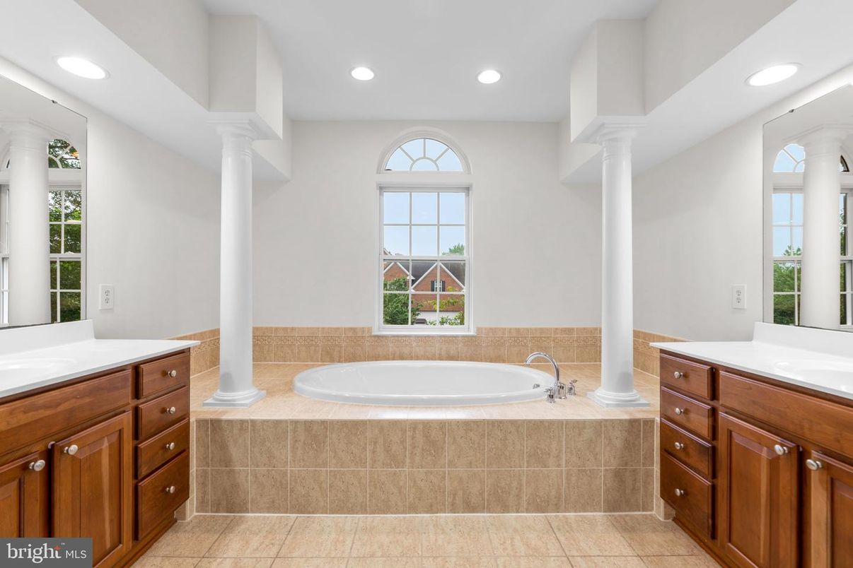 Bathroom, Interior, Recessed Lighting