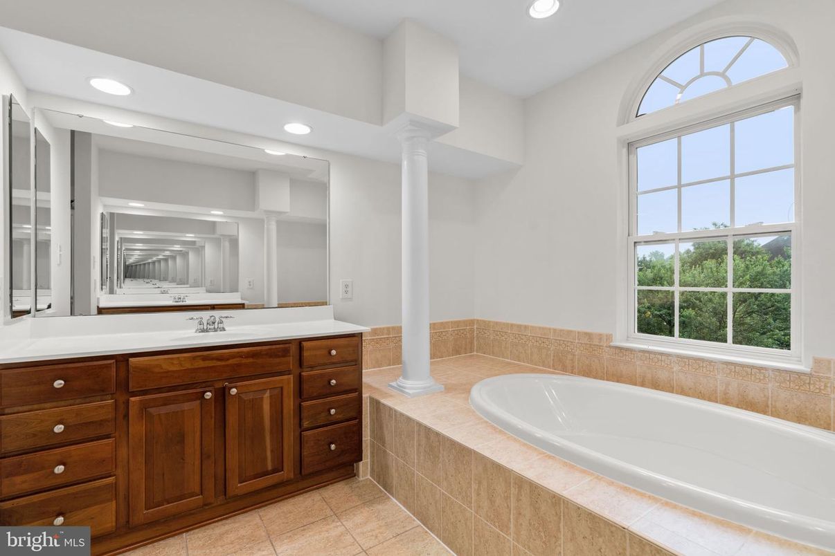 Bathroom, Interior, Recessed Lighting