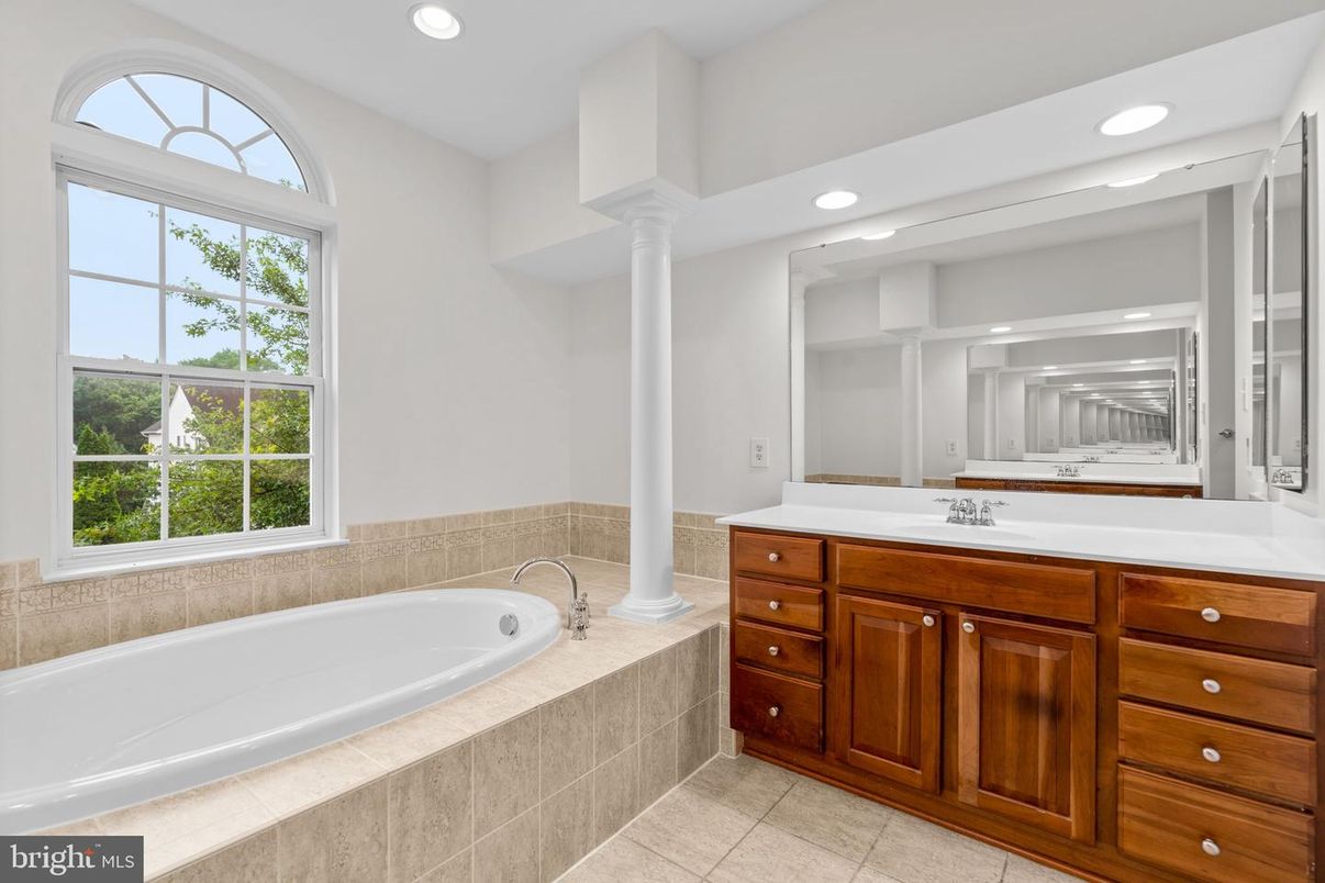 Bathroom, Interior, Recessed Lighting