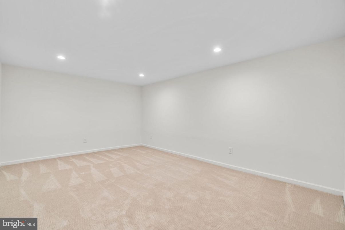 Empty room, Interior, Recessed Lighting