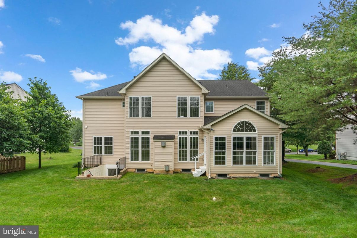 Backyard, Exterior, Facade, Farmhouse