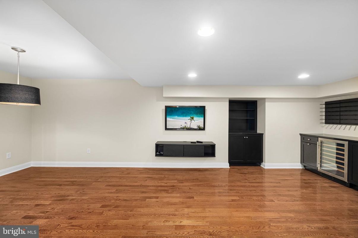 Interior, Pendant Lights, Recessed Lighting, Wood Texture Flooring