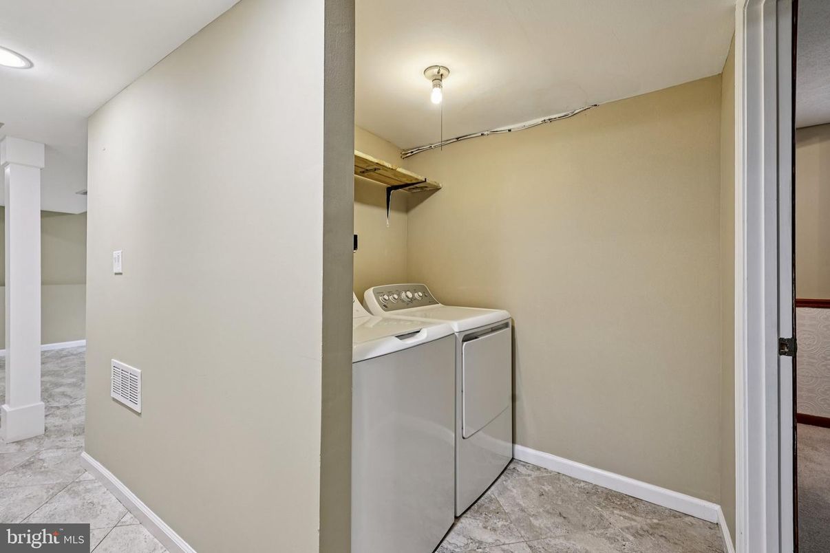 Interior, Marble, Recessed Lighting, Washer