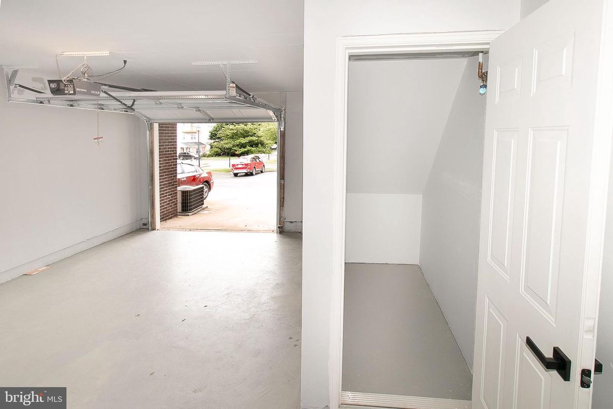 Garage, Interior