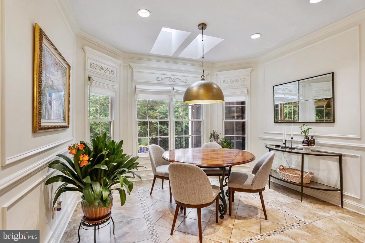 Dining room, Interior, Pendant Lights, Recessed Lighting