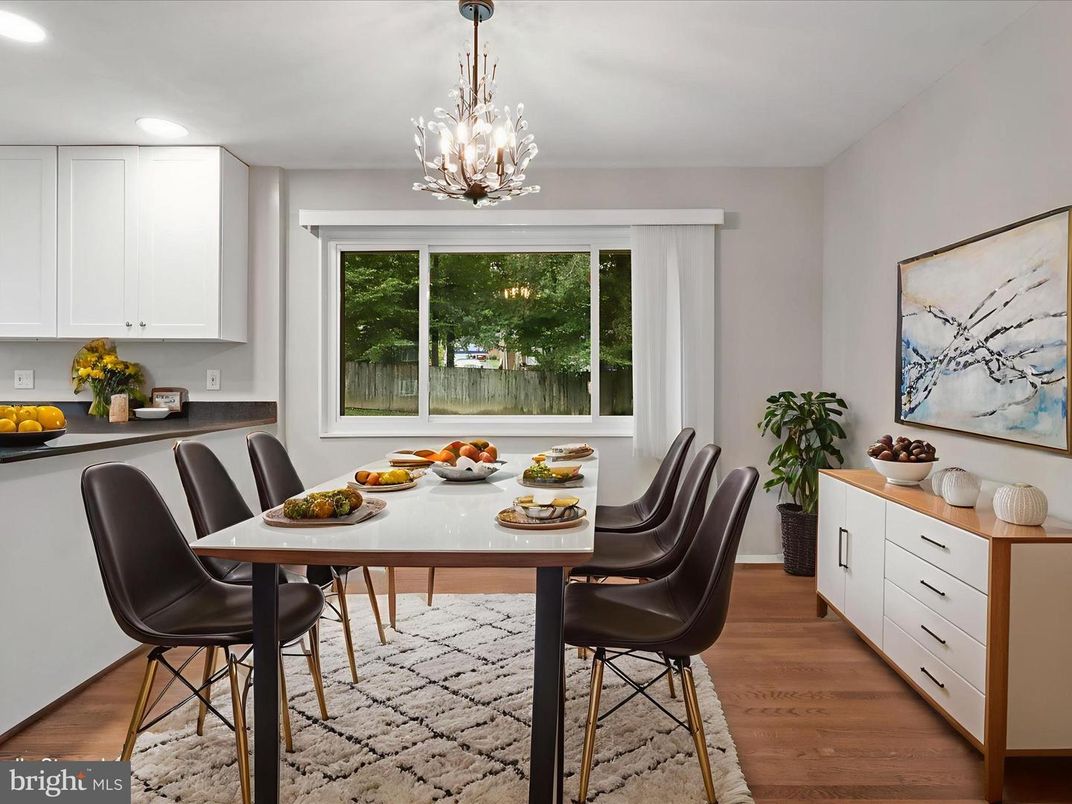 Chandelier, Dining room, Interior, Recessed Lighting, Wood Texture Flooring