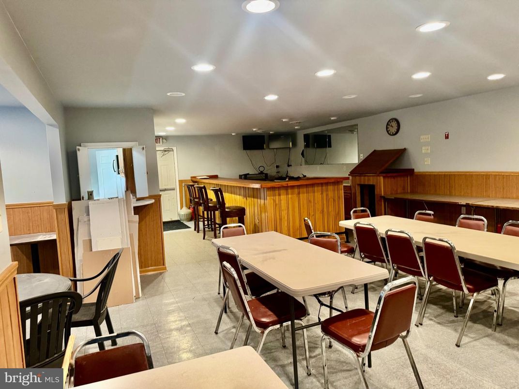 Dining room, Interior, Recessed Lighting