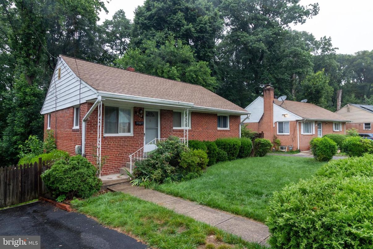 Exterior, Facade, Brick Facade, Cape Cod