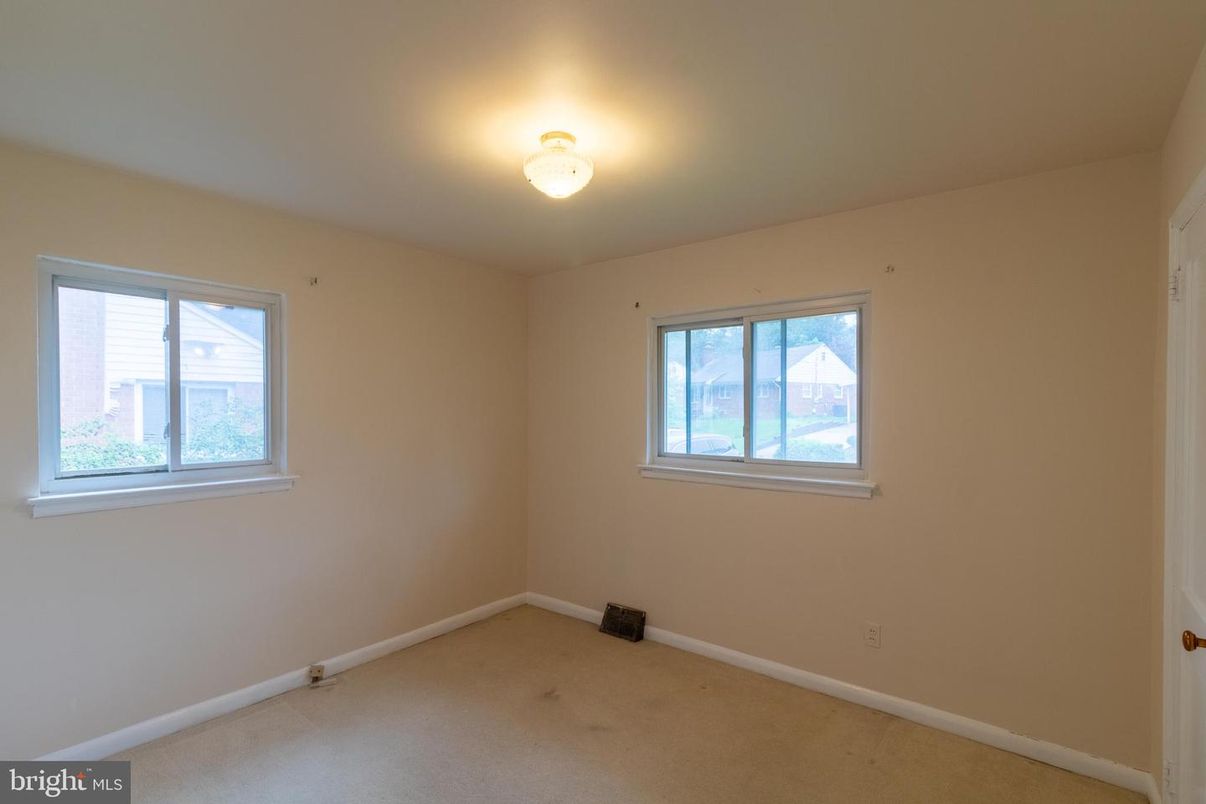 Empty room, Interior