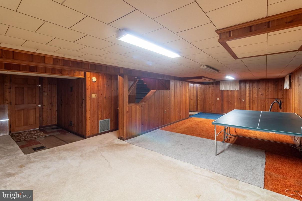 Game Room, Interior, Wooden Walls