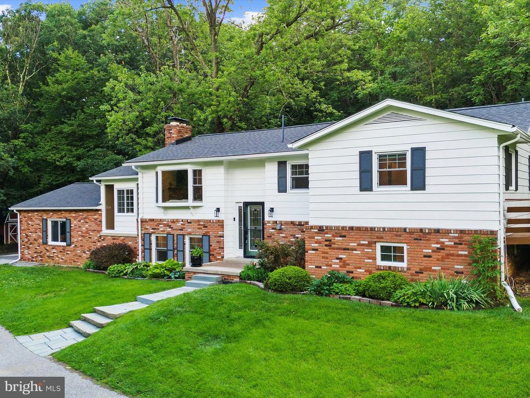Exterior, Facade, Brick Facade, Raised Ranch