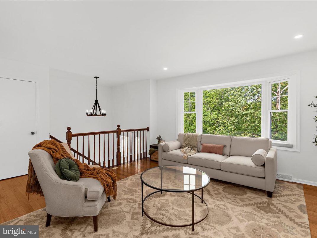 Interior, Living room, Pendant Lights, Recessed Lighting, Wood Texture Flooring