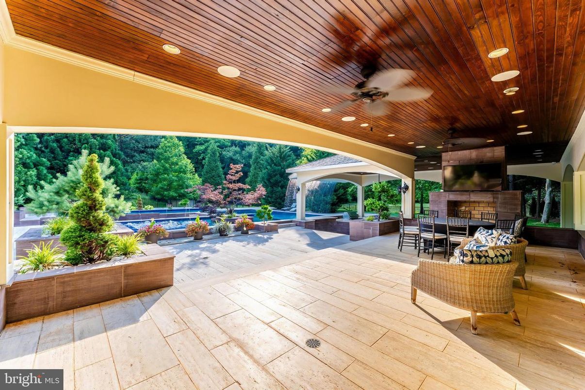 Exterior, Fireplace
