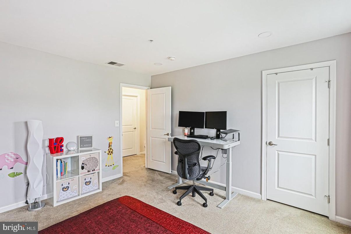 Home Office, Interior