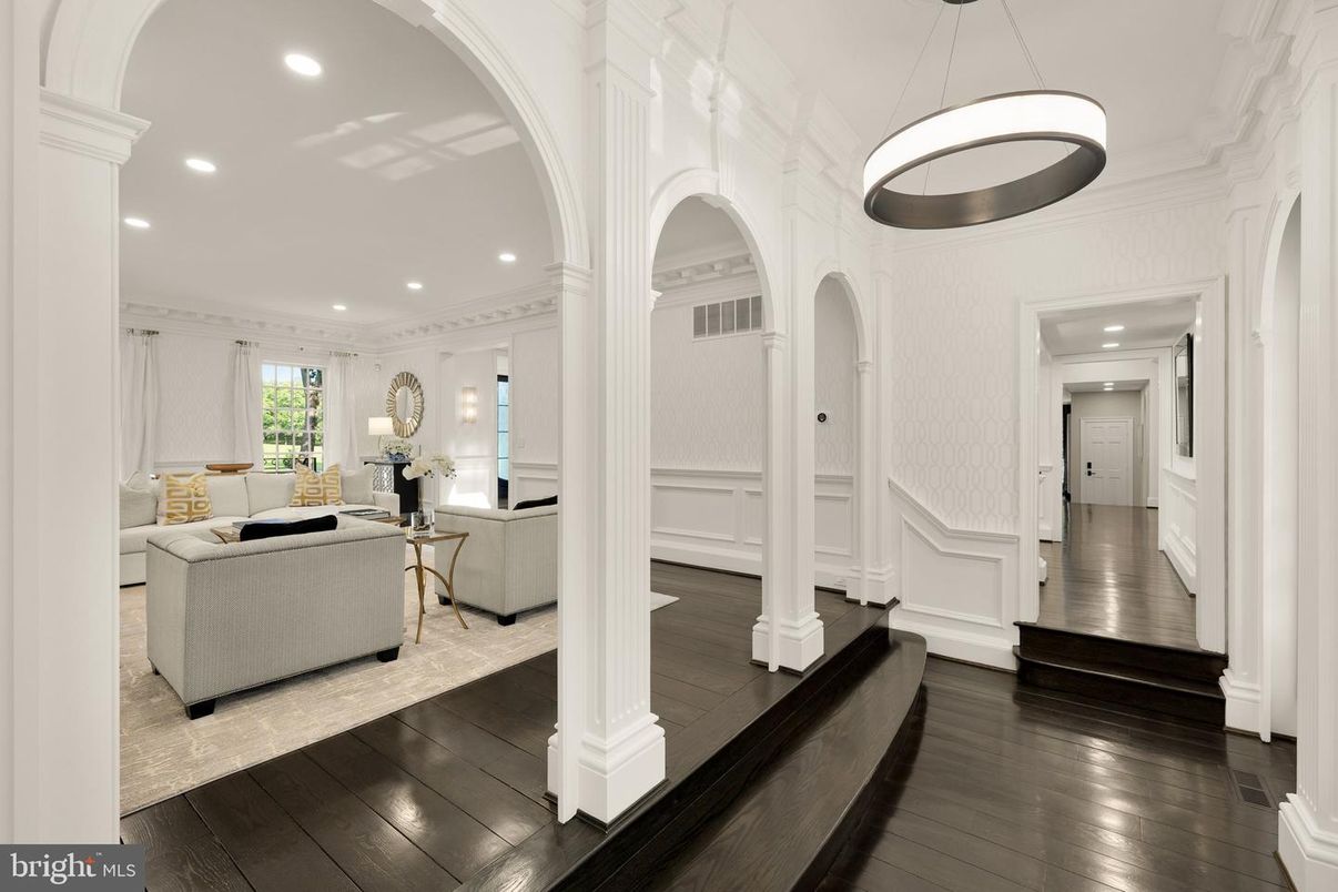 Interior, Living room, Pendant Lights, Recessed Lighting, Wood Texture Flooring