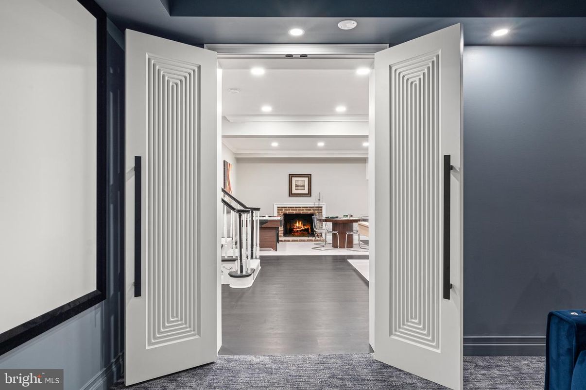 Fireplace, Interior, Recessed Lighting