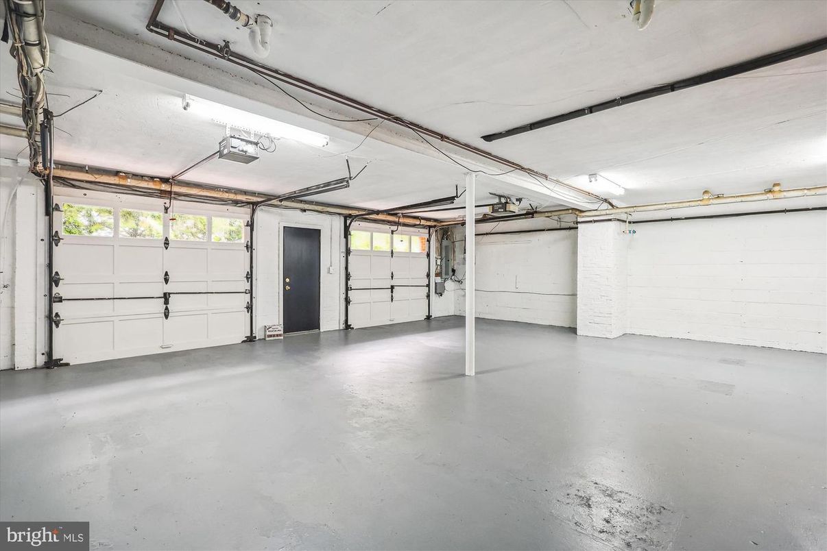 Garage, Interior