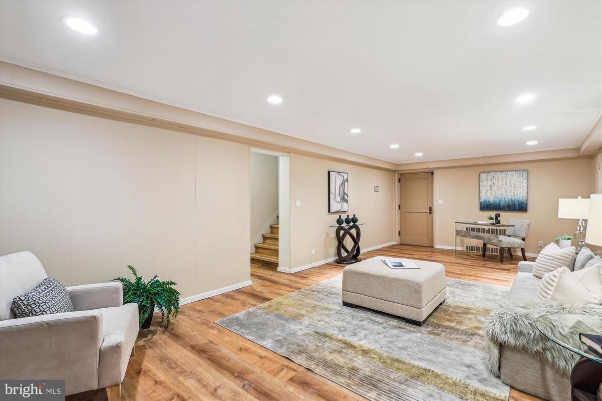 Interior, Living room, Recessed Lighting, Wood Texture Flooring