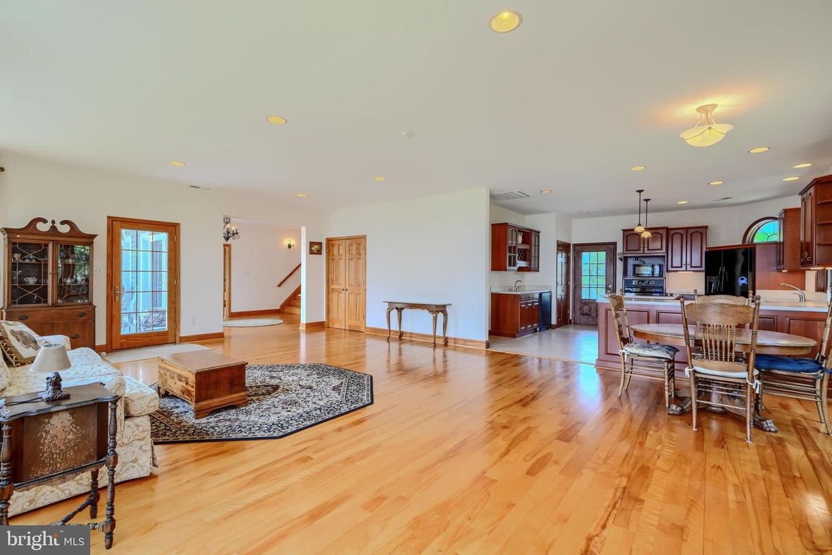 Dining room, Interior, Kitchen, Pendant Lights, Recessed Lighting, Wood Texture Flooring