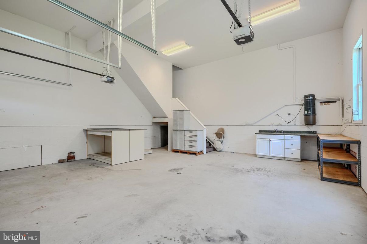 Garage, Interior