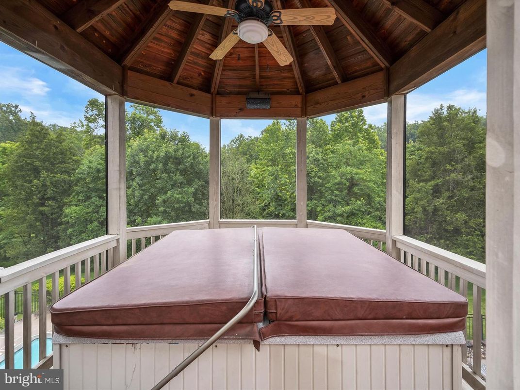Hot Tub, Interior, Sun Room, Wooden Ceilings