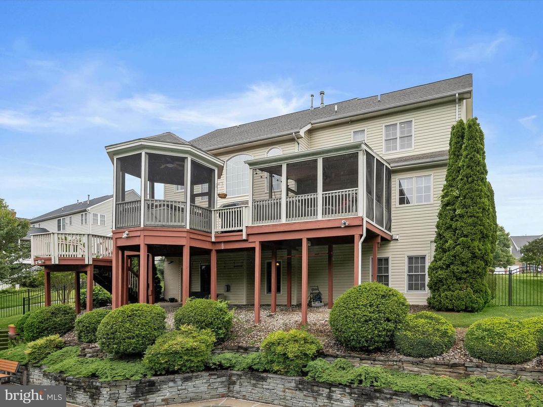 Backyard, Exterior, Facade, Queen Anne Victorian