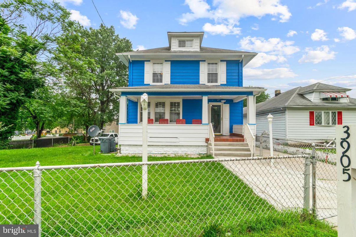 Exterior, Facade, American Foursquare