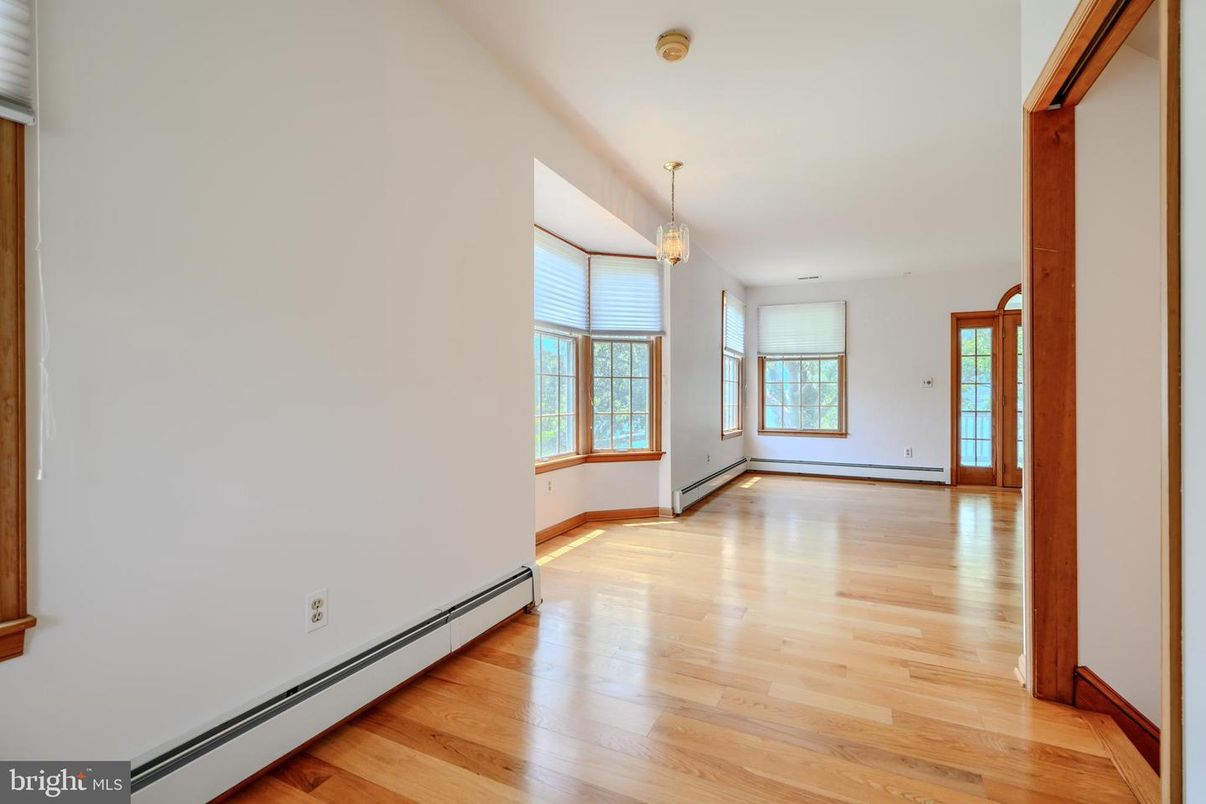 Chandelier, Empty room, Interior, Wood Texture Flooring