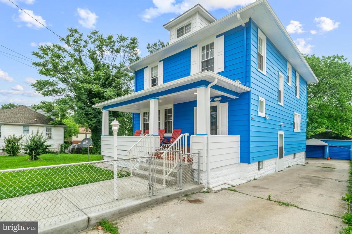Exterior, Facade, American Foursquare