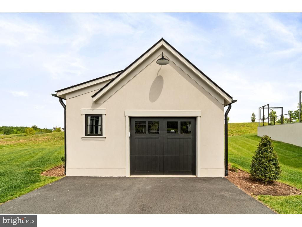 Detached Garage, Exterior