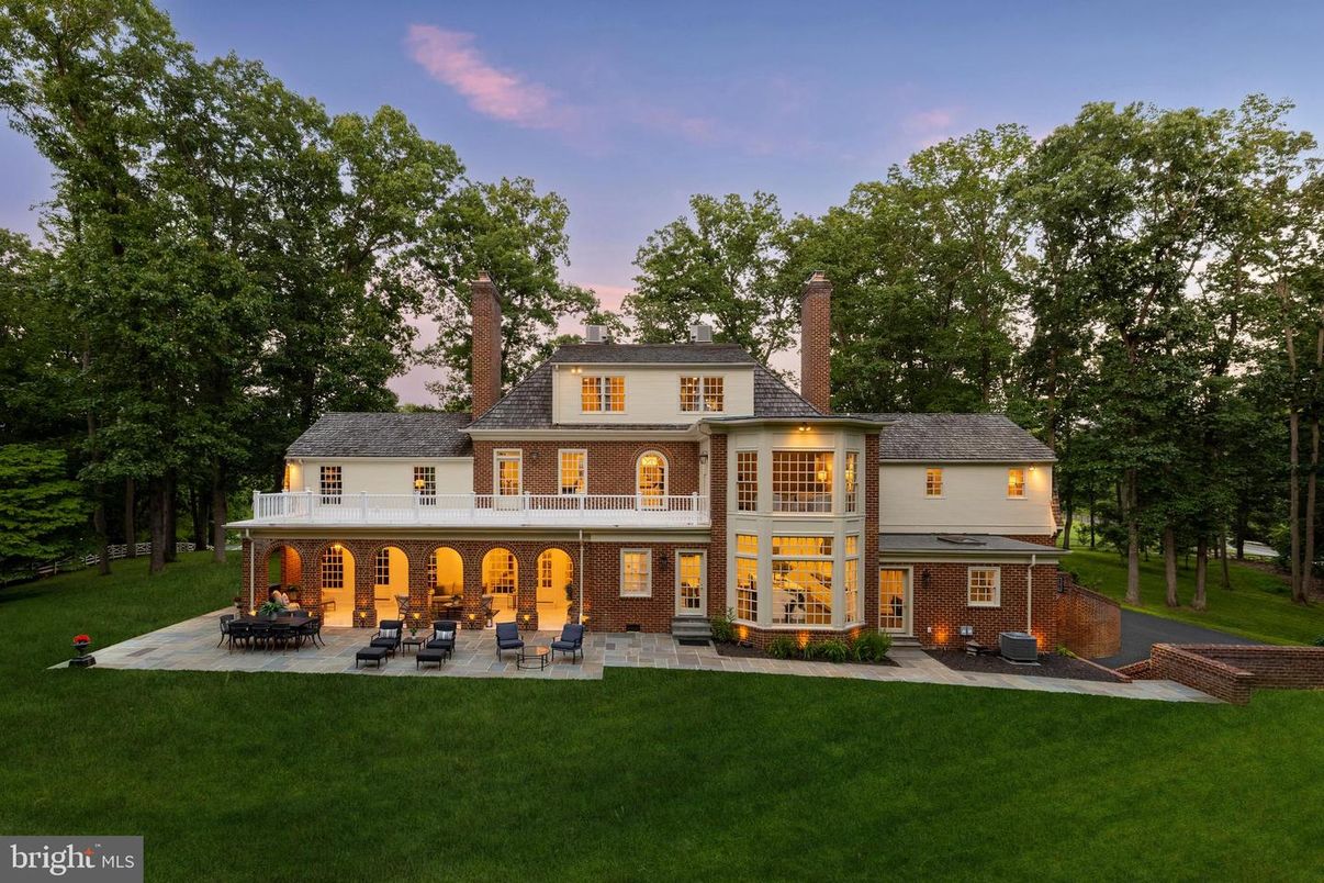 Backyard, Exterior, Facade, Brick Facade, Georgian