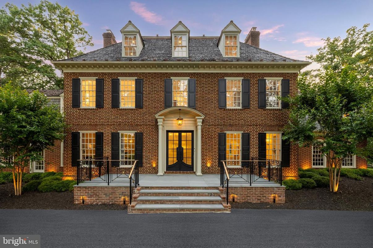 Exterior, Facade, Brick Facade, Georgian
