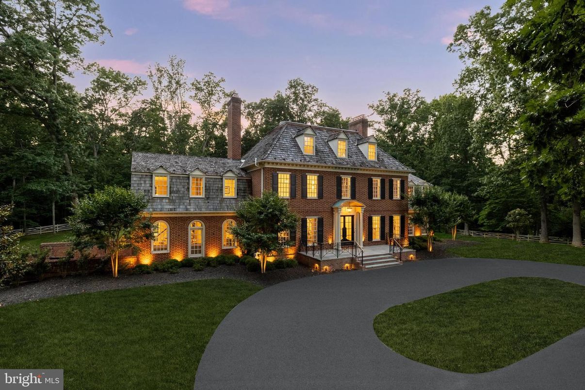 Backyard, Exterior, Facade, Brick Facade, French Provincial