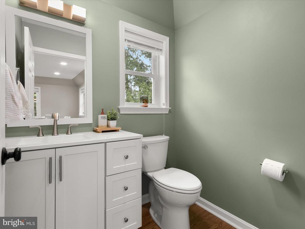 Bathroom, Interior, Recessed Lighting, Wood Texture Flooring