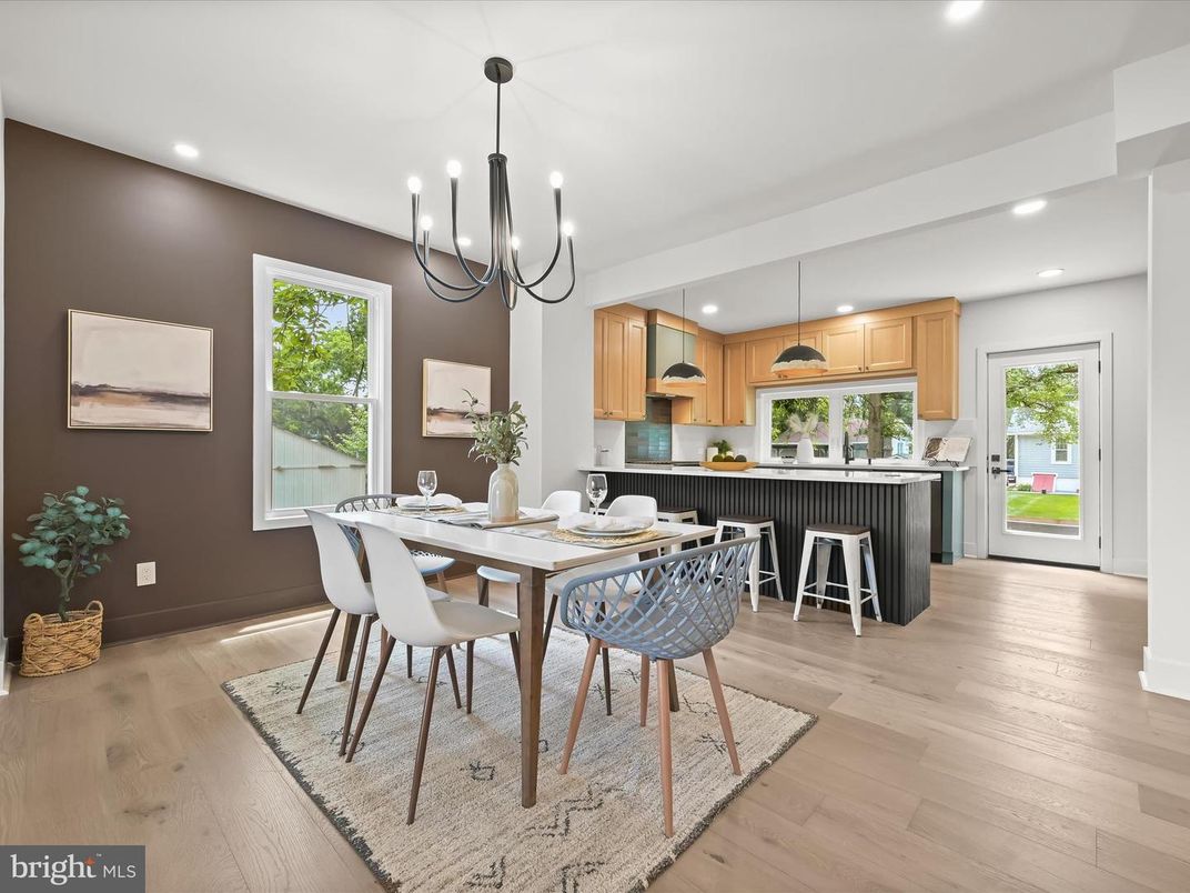 Dining room, Interior, Kitchen, Pendant Lights, Recessed Lighting, Wood Texture Flooring