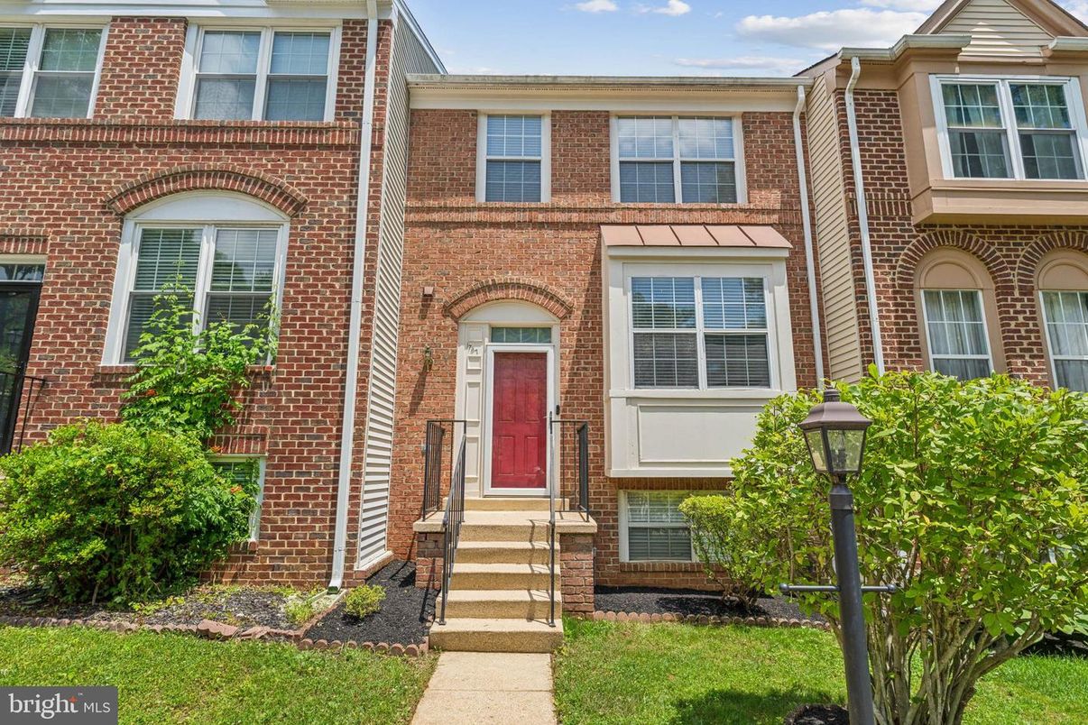 Exterior, Facade, Brick Facade, Rowhouse