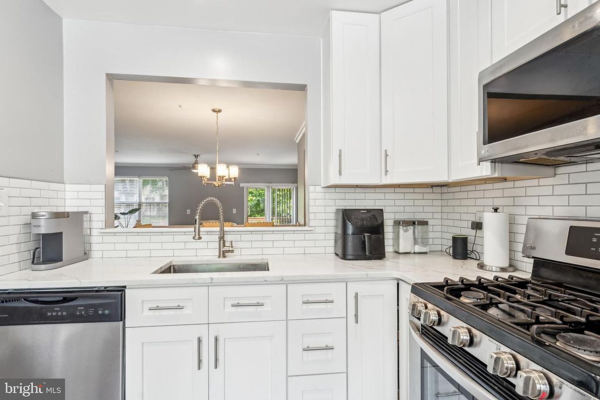 Interior, Kitchen, Pendant Lights, Stainless Steel Appliances