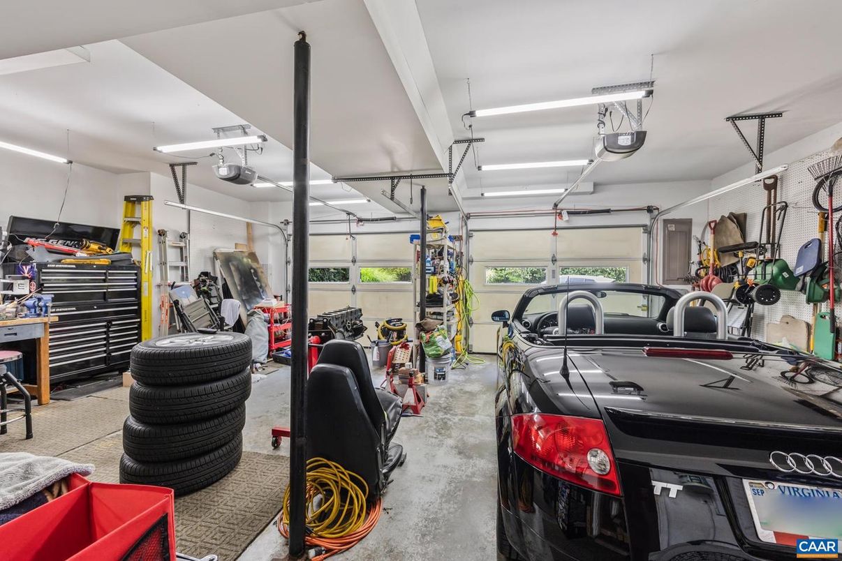 Garage, Interior