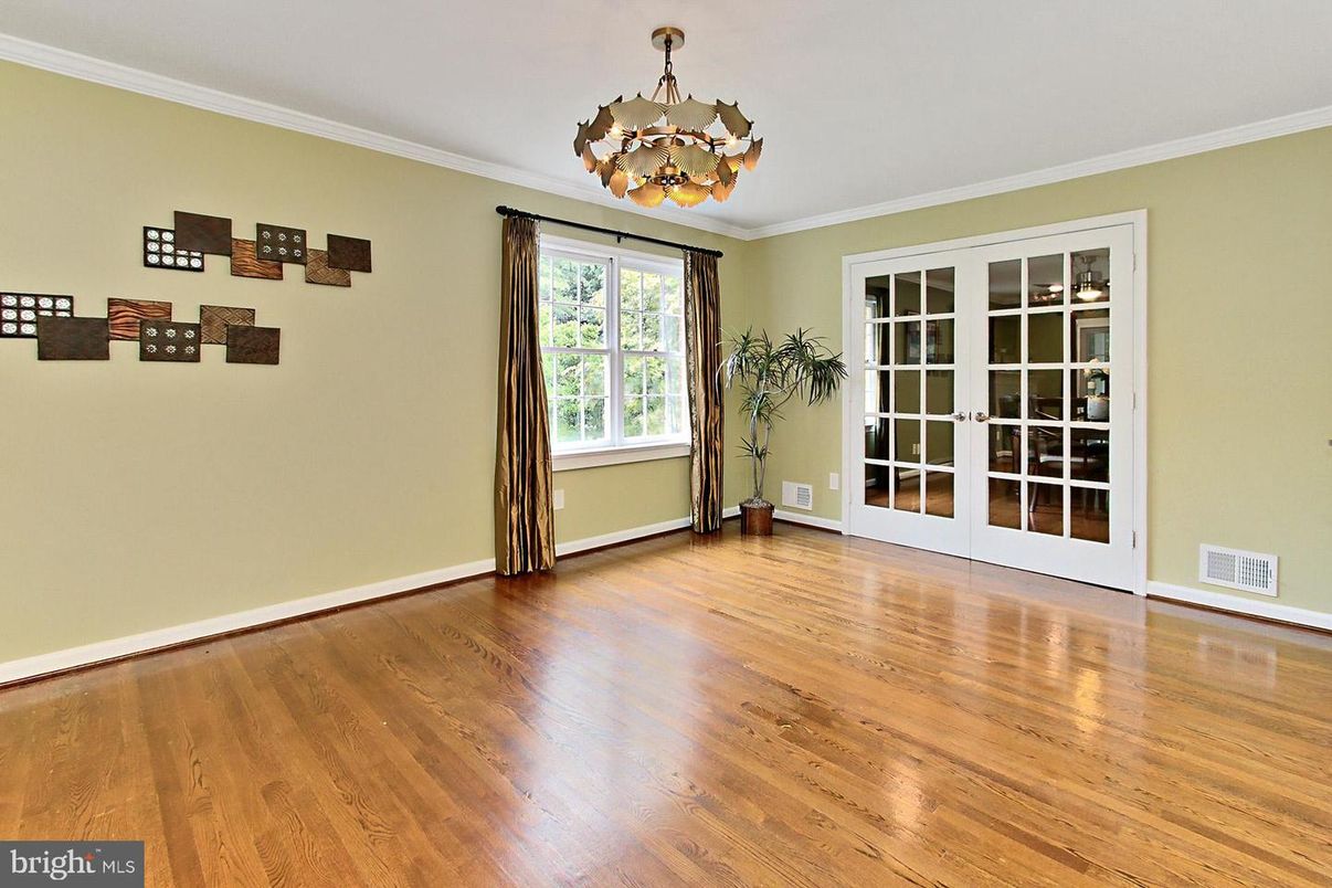 Chandelier, Empty room, Interior, Wood Texture Flooring