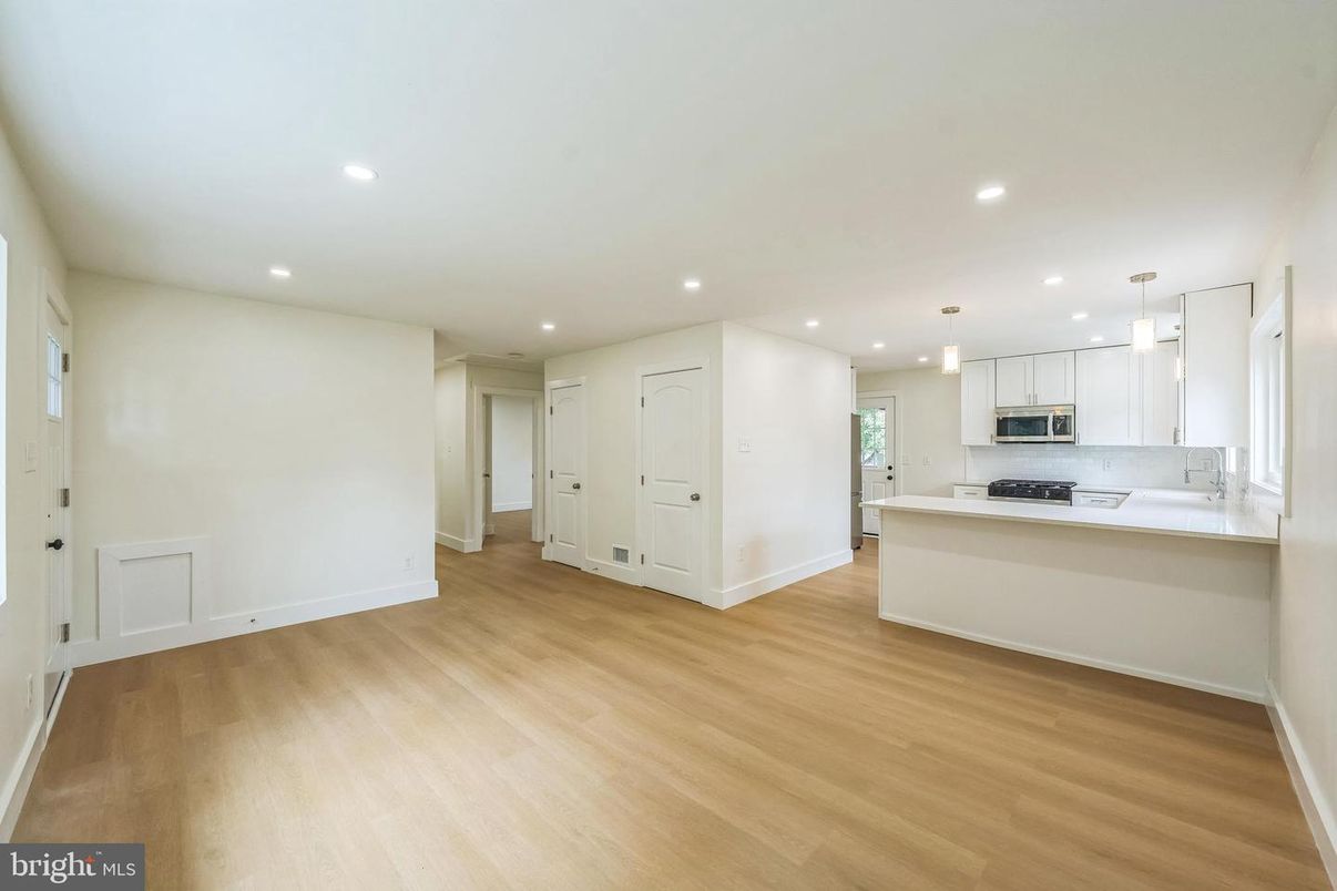Interior, Kitchen, Pendant Lights, Recessed Lighting, Wood Texture Flooring