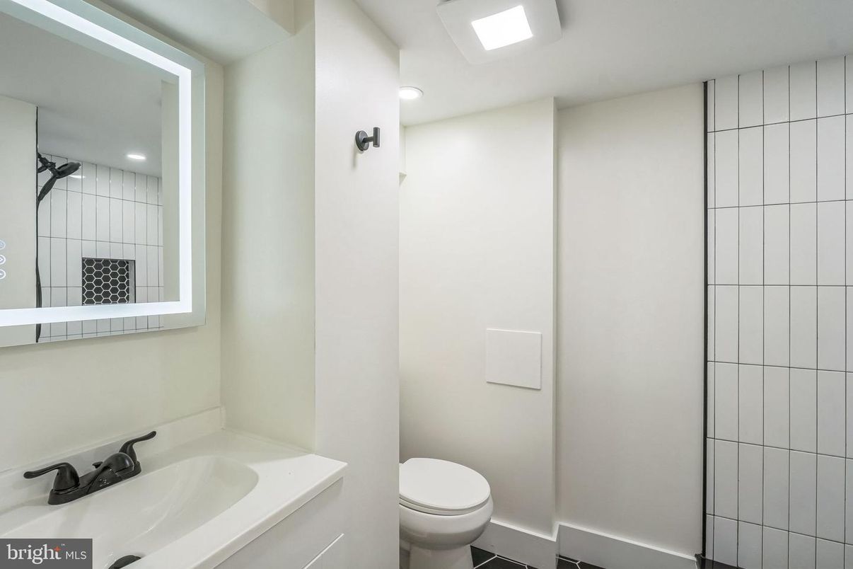 Bathroom, Interior, Recessed Lighting