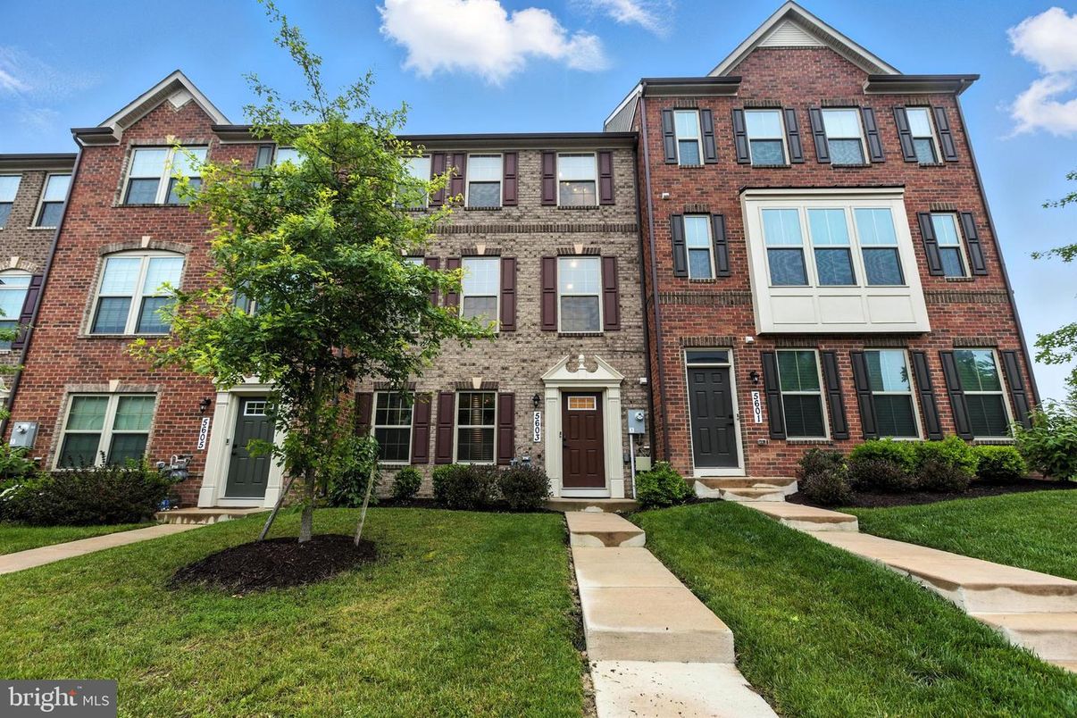 Exterior, Facade, Brick Facade, Rowhouse