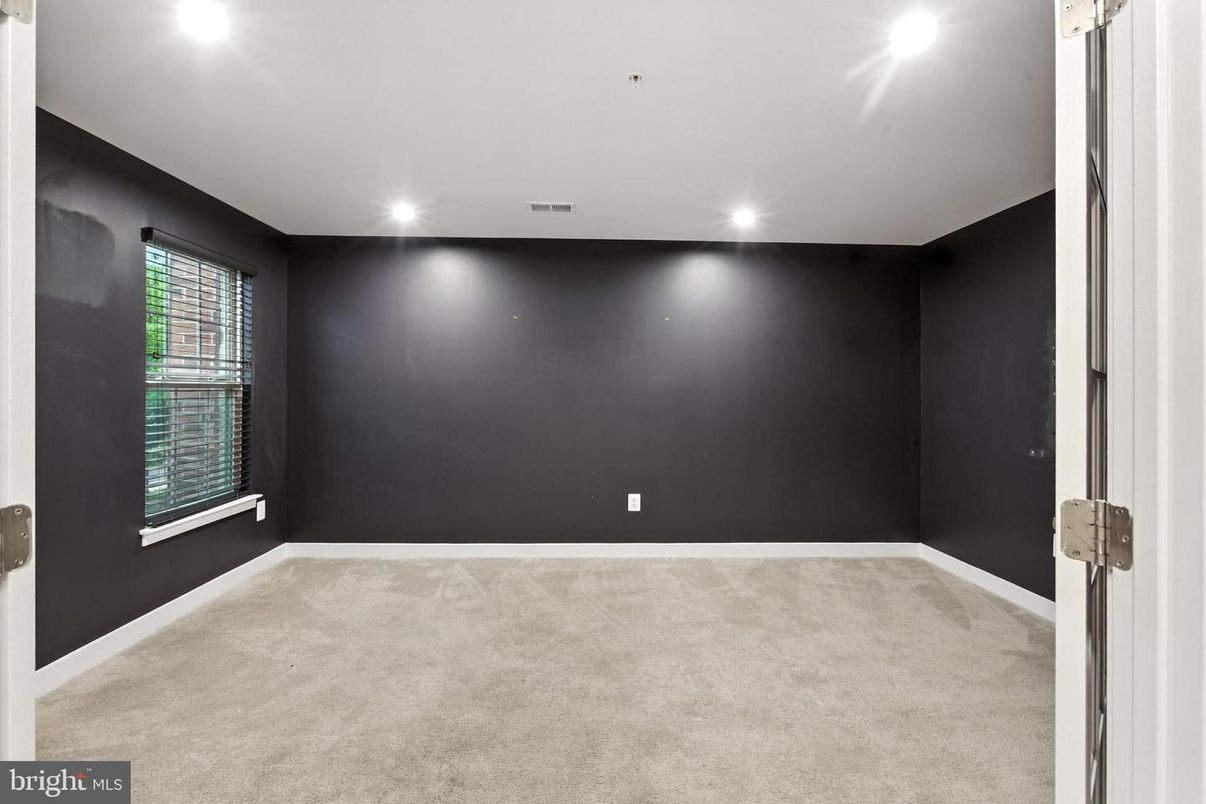 Empty room, Interior, Recessed Lighting