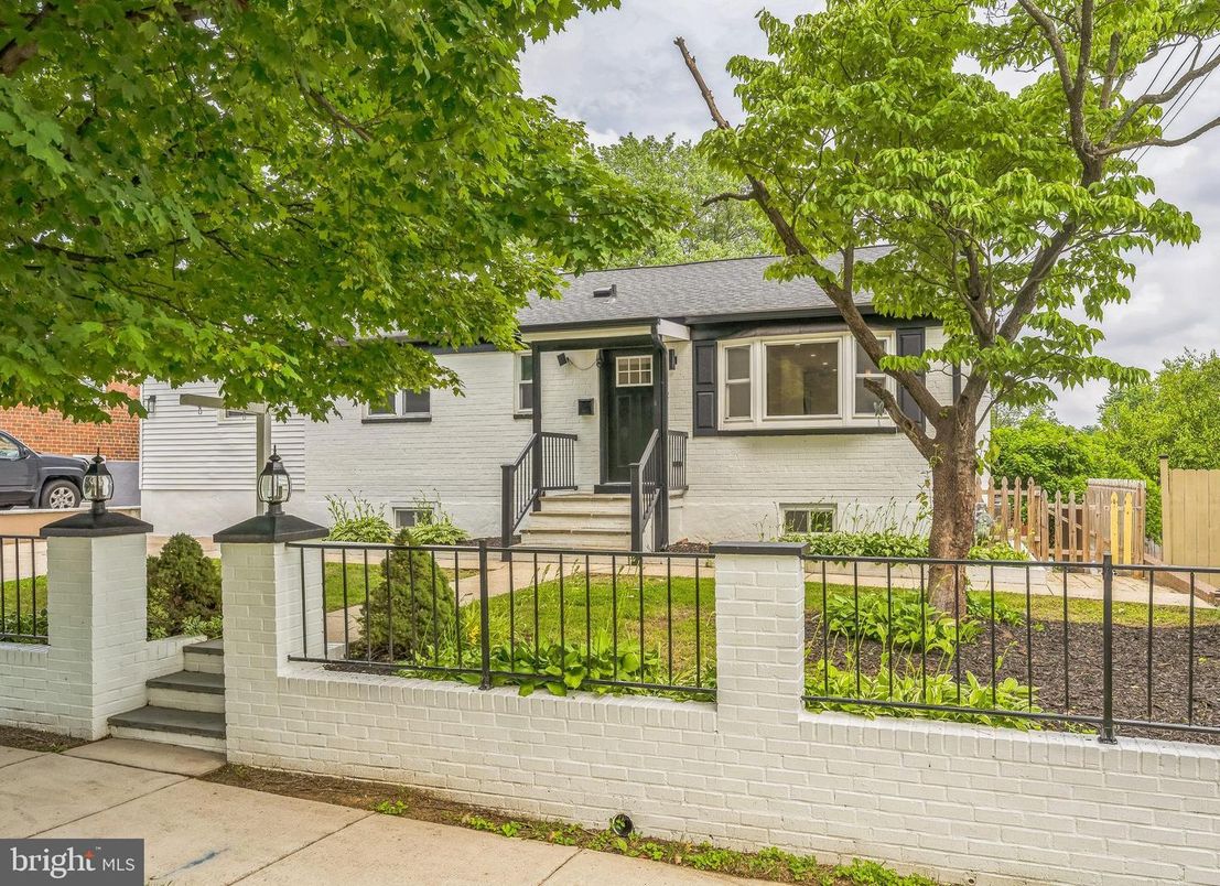 Backyard, Exterior, Facade, Rowhouse