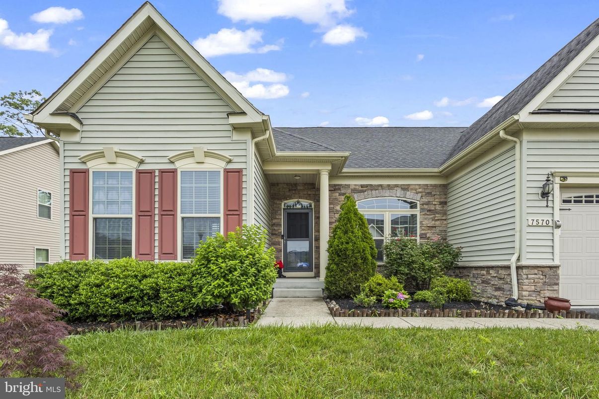 Exterior, Facade, Brick Facade, American Craftsman