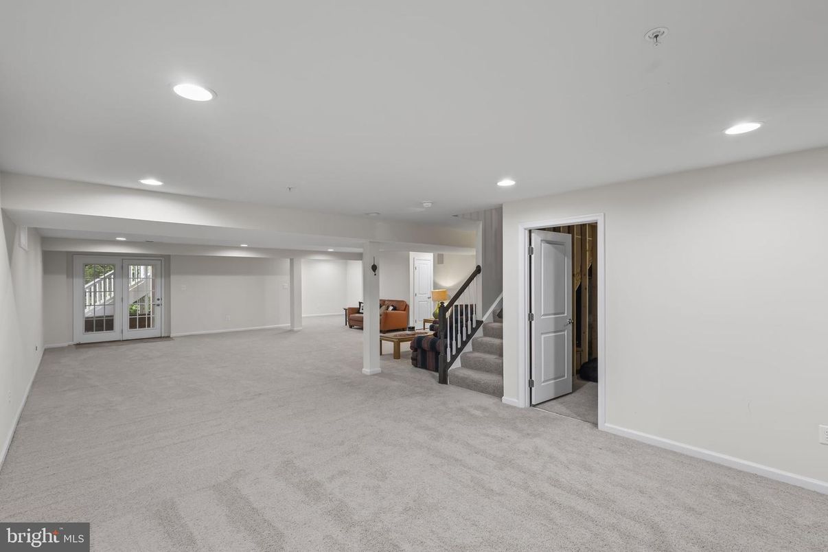 Empty room, Interior, Recessed Lighting