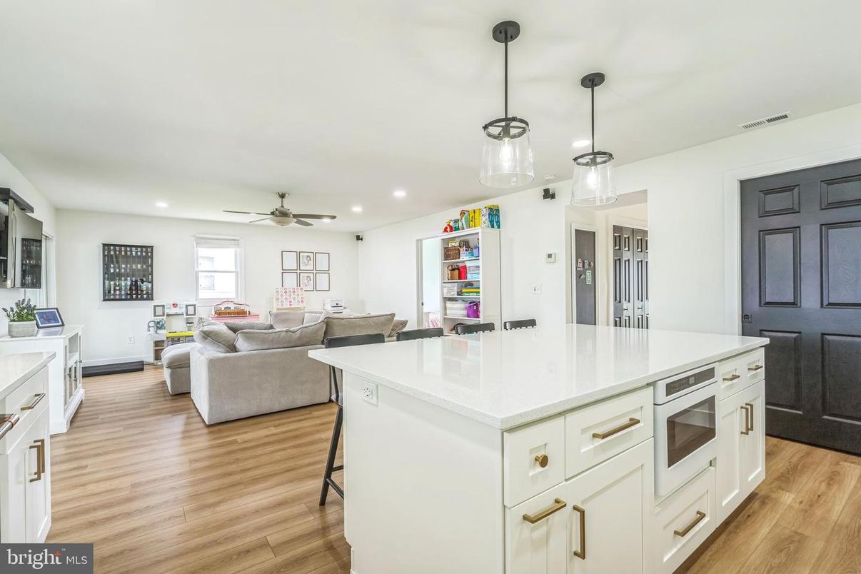 Interior, Kitchen, Living room, Pendant Lights, Recessed Lighting, Wood Texture Flooring