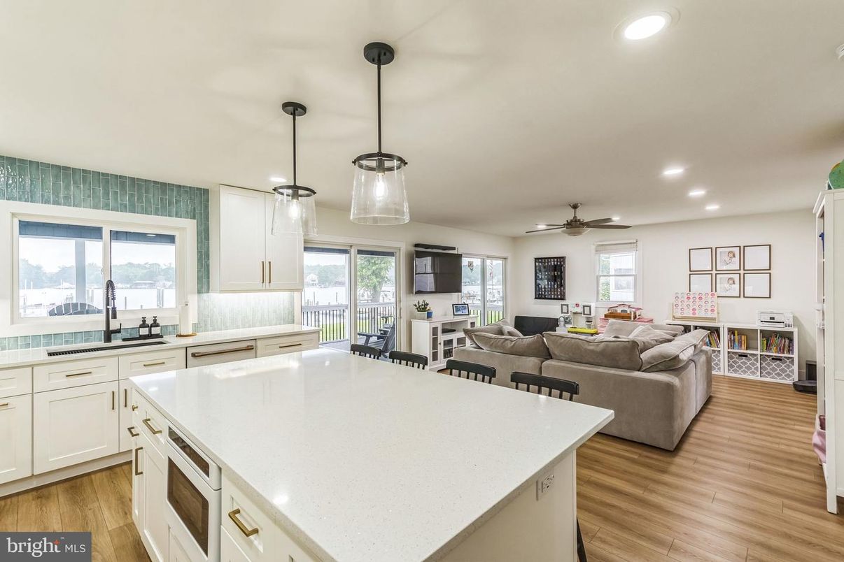 Interior, Kitchen, Living room, Pendant Lights, Recessed Lighting, Wood Texture Flooring