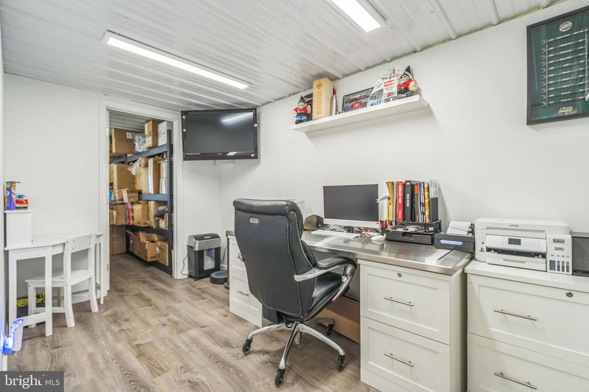 Home Office, Interior, Recessed Lighting, Wood Texture Flooring
